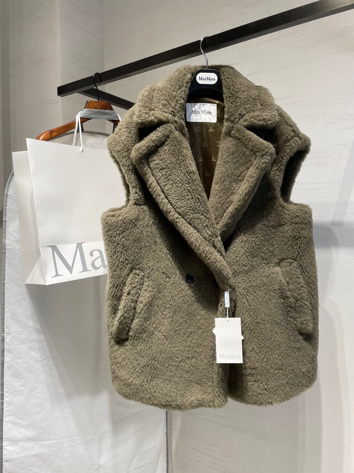 MAX MARA 25S SLEEVELESS TEDDY VEST 90550