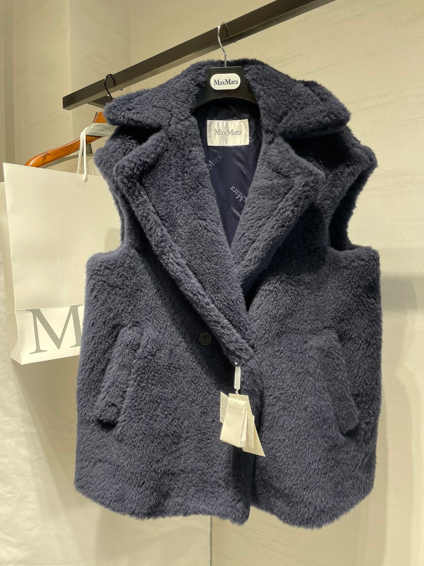 MAX MARA 25S SLEEVELESS TEDDY VEST 066