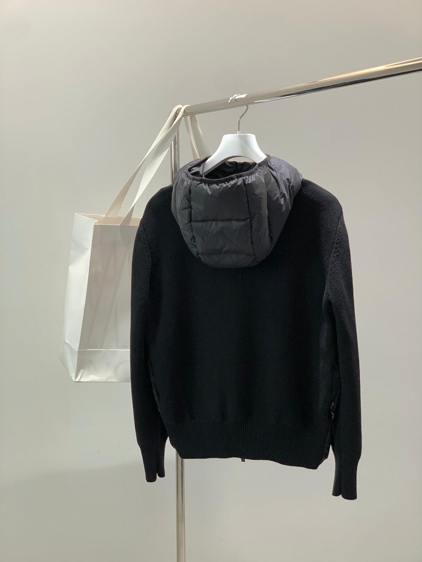 MONCLER 25S DOWN HOODED JACKET 261