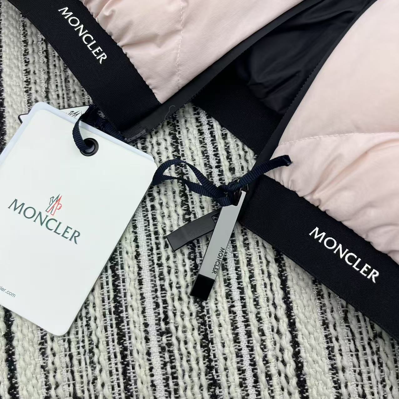MONCLER 25S STAND-COLLAR DOWN JACKET 224