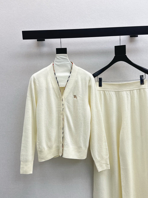 BURBERRY 25S CARDIGAN AND STRAIGHT-LEG PANTS SET 096
